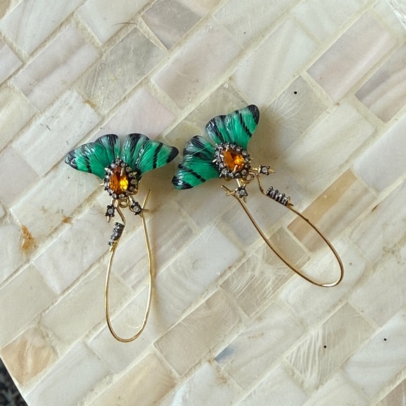 Elegant Green and Gold Butterfly Earrings like new - Picture 5 of 5